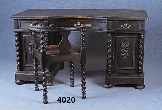 Schreibtisch mit Stuhl, deutsch, um 1910, Eiche und Buche massiv, Eichefurnier, Bronze- beschlÄge, SchubfÄcher, sehr praktische Ein- teilung, ...