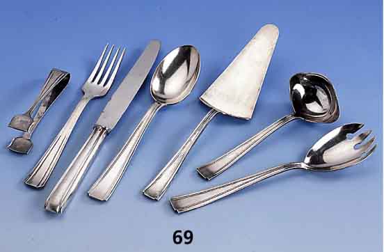 Besteck fÜr 12 Personen, versch. Silberauf- lagen, 30er Jahre, best. aus: 12 Messer, 15 Gabeln, 16 LÖffel, Tortenheber, 2-teil. Salatbesteck, ...