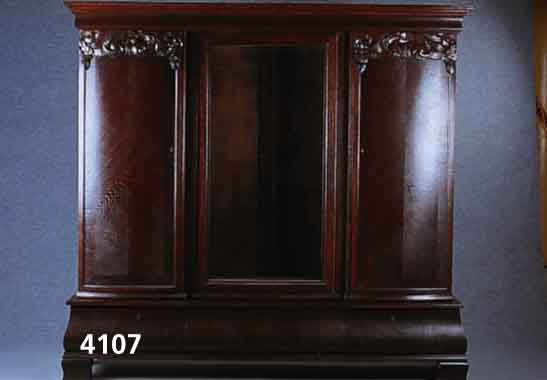 BÜcherschrank, deutsch, um 1925, Korpus Buche und Eiche massiv, Eichefurnier, gespie- gelt, in sich differenziert, sogenannte Rahmenlegung, ...