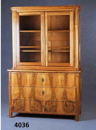 Kommode mit Aufsatzteil, sÜddeutsch, um 1820/ 30, Nußbaum massiv, RÜcken- und SeitenwÄnde Weichholz, Schubladen mit Wurzelnußfurnier, ...
