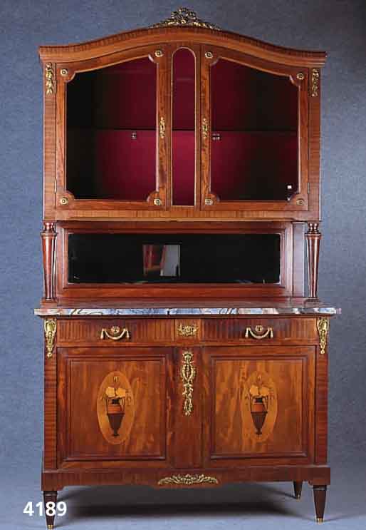 AufsatzmÖbel, Frankreich, um 1900/10, Korpus Eiche und Buche, Nußbaumfurnier, allerbeste Verarbeitung, untere TÜren mit Intarsien aus ...