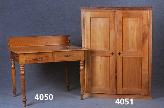 Wandschrankfront, deutsch, um 1840/50, Bie- dermeier, Kirschbaum massiv, alte Verschrau- bungslÖcher vorhanden, Schloß und Riegel sek- undÄr, ...