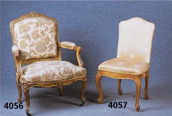 Bergere, deutsch, um 1880/90, Buche massiv, feine Schnitzerei aus dem Vollholz, asymetri- sche Anordnung, Blumen und Rocaillen, z.T. original ...