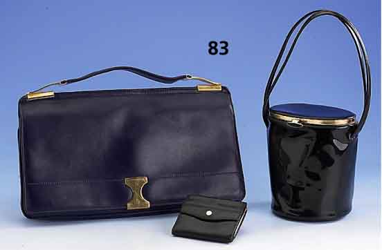 Goldpfeil Konvolut 50/60er Jahre: 1 x Lacktasche, Tonnenform, blau, H ca.16 cm 1 x Portemonnaie, blau, ca. 9.8 x 8 cm; 1 x Unterarmtasche Classic ...