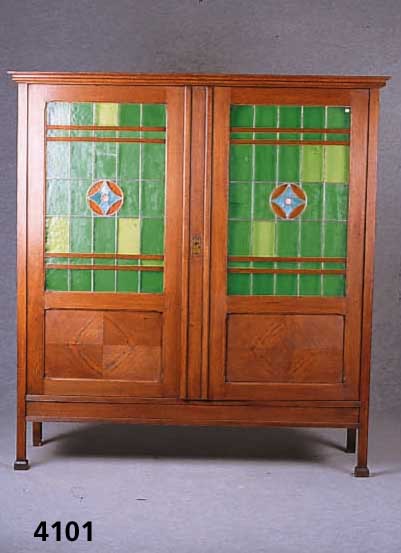 WÄsche- bzw. Vielzweckschrank, deutsch, um 1904/08, Korpus Eiche massiv, Eichefurnier auf Rahmen gearbeitet, original Einlegebretter , Front ...