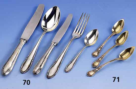 84-teil. Besteck, 800er Silber, Homann & Katz, Pforzheim, 30er Jahre, best. aus: 12 Menuemesser (Griffe gefÜllt, Klingen Stahl), 12 M-Gabeln, 12 ...