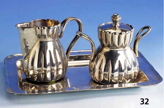 SahnekÄnnchen und Zuckerschale auf Tablett, 925er Silber, RÄnder gewellt, Zuckerschale mit Deckel, H. ca. 10 cm, Tablett ca. 25 x 19 cm, total ...