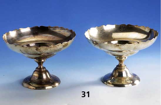 Paar Fußanbietschalen, London ca. 30er Jahre, 925er Silber, Rand gewellt, H ca. 15.5 cm, zus. ca. 1195 g