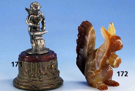 EichhÖrnchen aus Naturachat, geschnitten, geschliffen und poliert, feine Äderung, naturalistische Wiedergabe, H ca. 9 cm, einges. Glasaugen, ...