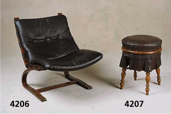 Freischwinger, deutsch, 60er Jahre, Buche, sog. Bugholz, Unterteil geschwungen, Leder- kissen, 3-fach genoppt, Unterseite vergurtet und gespannt, ...