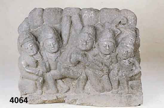 Wandrelief, wohl Indonesien/Bali, Darstel- lung von Liebesszene, nach Vorbild des 12./13. Jahrhunderts, Sandstein, aus vollem Stein gemeiselt, ca. ...