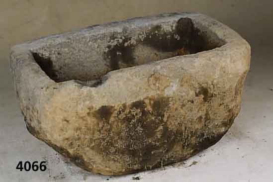 Wassertrog, deutsch, um 1900, Sandstein massiv, aus einem Block gehauen, auch als Brunnen zu verwenden, aufwendige Arbeit, auch als BlumenkÜbel ...