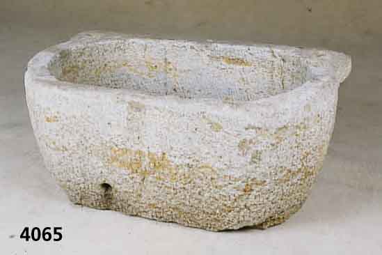 Wassertrog, China, um 1900, Granit massiv, aus einem Block gehauen, auch als Brunnen ge- eignet, aufwendige Arbeit, vielfach verwend- bar, ...