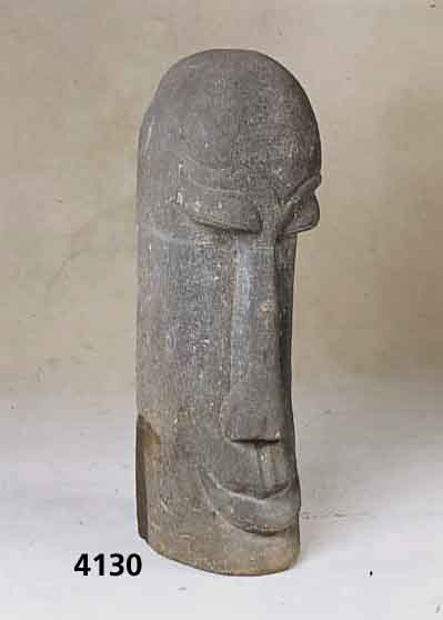 Maske, Indonesien, aus Stein gehauen, aus dem sogenannten Ahnenkult, typisch fÜr Grab- mÄler, sehr ausdrucksvoll, nach altem Vorbild, ca. ...