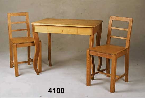 Beistelltisch, deutsch, um 1830/40, Beine Buche massiv, Zarge und Platte Kiefer, teil- restauriert, dazu: 2 StÜhle, um 1900, nach Vorbild von ...