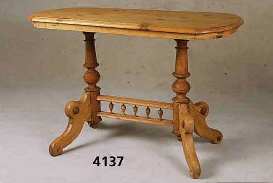 2-sÄuliger Salontisch, deutsch, um 1880/90, GrÜnderzeit, SÄulen Buche massiv, Zarge Weich- holz, Kiefer, FÜße geschwungen, doppelt aus- ...