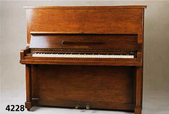 Klavier, Schemelli Zeitz, deutsch, um 1900/05, Jugendstil, Eiche massiv, Eichefurnier, Metallspannrahmen, Filzbespannung, ange- schmutzt, Mechanik ...