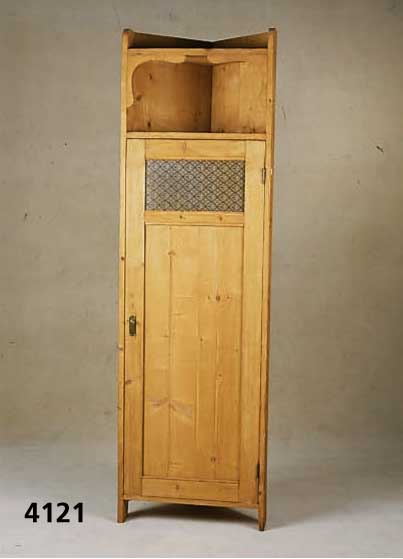 Eckschrank, deutsch, um 1900, Jugendstil, Kiefer massiv, 3-fach gegliedert, OberflÄche sollte behandelt werden, Schloß und SchlÜssel erneuert, ...
