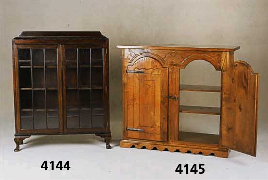 Theke, Spanien, Barockstil, Nußbaum massiv, Flachschnitzereien aus dem Vollholz, Eisen- appliken, schmiedeeiserne Verzierung, RÜck- seite offen, ...