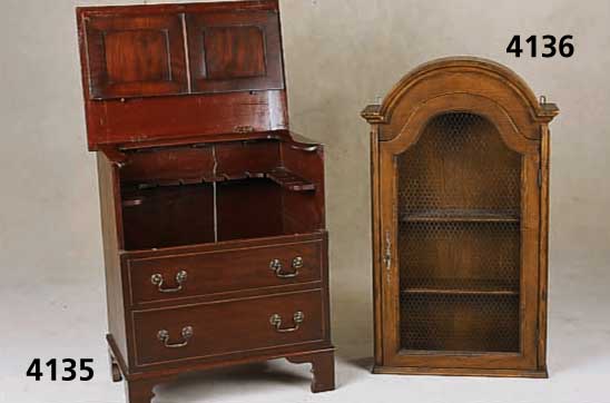HÄngeschrank fÜr Kunstobjekte, deutsch, um 1960, Weichholz, Eiche massiv, zwei Einlege- bÖden, TÜr mit Drahtgitter, leichte Gebrauchs- spuren, ...