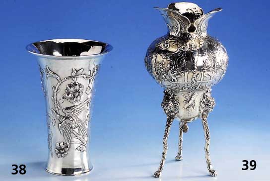 Dreifuß, Edition Christoph Wiedmann, 1990, limitierte Auflage 40/100, 925er Silber, reine Hendarbeit nach Vorbild des 19. Jh, Klauen- fÜße mit ...
