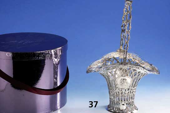 Henkelkorb Edition Christoph Wiedmann, 1990, limitierte Auflage, 925er Silber, reine Handarbeit im Rokokostil, Amorettenmotiv, mundgeblasener ...
