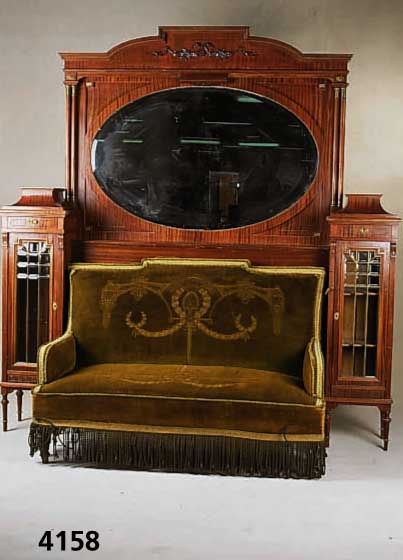 Salon, deutsch, um 1900/02, Jugendstil, mit klassizistischen Elementen, Korpus Weichholz, Mahagonifurnier, MÄandermuster, flach ge- schnitzt, ...