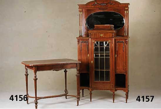 Salontisch, deutsch, um 1900/02, Jugendstil, mit klassizistischem Einfluß, Korpus Weich- holz, Mahagoni massiv, Mahagonifurnier, Balus- terbeine ...