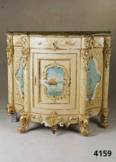Konsolenschrank, Italien, um 1900, Korpus Weichholz, Buche, reiche Schnitzerei aus dem Vollholz, cremfarben gefaßt, goldfarben ge- hÖht, z.T. ...