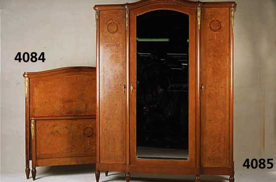 Kleiderschrank, Frankreich, um 1900, Korpus Eiche und Buche massiv, Weichholz, Barockstil, Bronzeappliken, facettierter Spiegel aus der Zeit, ...