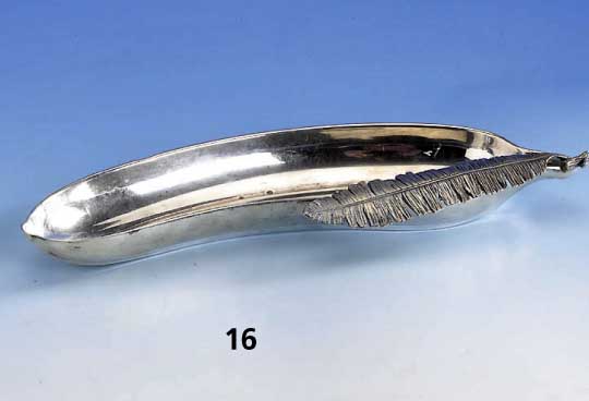 Federschale, Warschau um 1900/05, WMF, Metall versilbert, l. gedellt, L. ca. 38 cm