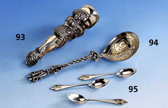 BranntweinlÖffel, Norwegen, Anderson um 1900, 830er Silber, Reste alter Vergoldung, Laffe fein graviert, germanisieren, figÜrl. Be- krÖnung, L ...