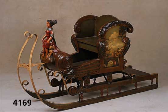 Schlitten, nach dem Vorbild des 18 Jh, Buche massiv, schwere AusfÜhrung, Barockstil, aus dem Vollholz geschnitzt, Kufen aus Eisen, bunt staffiert ...