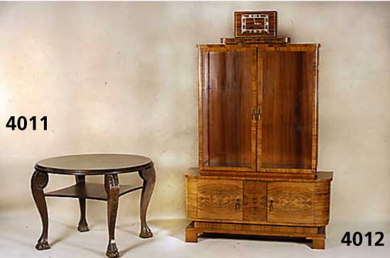 Sammlervitrine, deutsch, um 1928/30, wohl Deutsche WerkstÄtten, Dresden/Halle, Korpus Weichholz, Buche, kaukasisch Nußbaumwurzel- furnier, ...