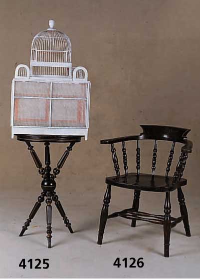 Stuhl und Rauchtisch, deutsch, Tisch um 1880 /90, Weichholz, Buche massiv, 3 Beine, 3-fach verstrebt, dazu: Stuhl, um 1910/20, reiche ...