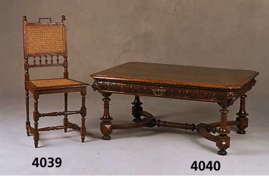 Clubtisch, Belgien, um 1870/80, Zarge Eiche massiv, Eichefurnier, Unterbau Weichholz und Buche, Zarge reich geschnitzt, abstrakt floral , Ecken ...