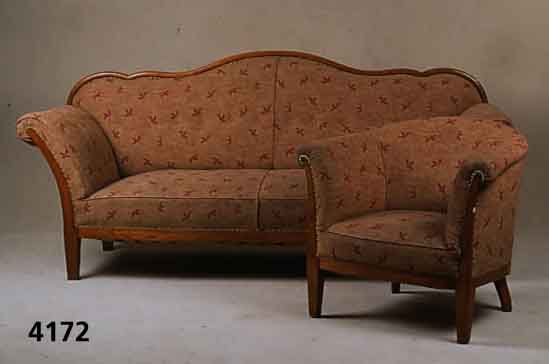 Sitzgarnitur, deutsch, um 1906/07, bestehend aus Sofa und 2 Sessel, im SpÄtbiedermeierstil , Sessel mit Jugendstileinfluß, in sich ge- schwungen, ...