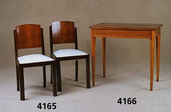 Beistelltisch, deutsch, um 1900/10, Bieder- meierstil, Zarge um 1810, Birke und Nußbaum massiv, Platte anpoliert, Ecken abgekantet, Zierleiste, ...