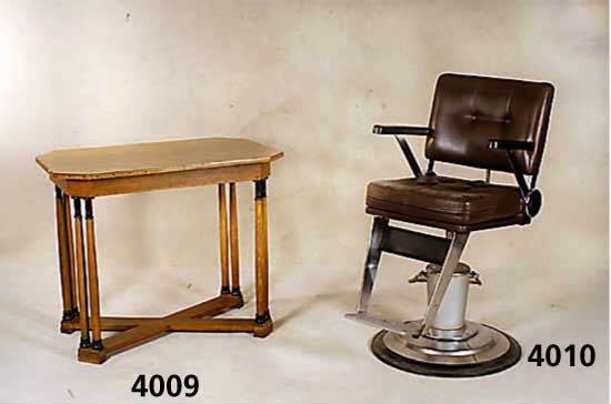 Salon-Beistelltisch, deutsch, um 1900/05, Korpus Weichholz, Eiche massiv, Eichefurnier, Ecken abgeschrÄgt, Beine in Form von Doppel- sÄulen, ...