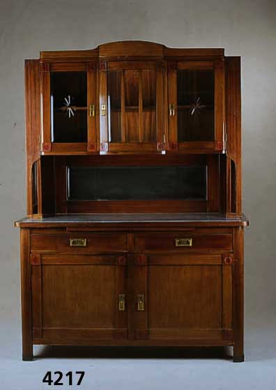 AufsatzmÖbel, Wien, um 1900, Jugendstil, Korpus Weichholz, Buche, Mahagonifurnier von sehr guter QualitÄt, feines helles Braun, facettierer ...