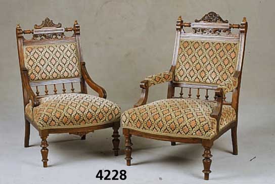 2 Stuhlsessel, deutsch, um 1890/1900, GrÜn- derzeit, Gestell Weichholz, Buche massiv, reich gedrechselt, Schnitzereien aus dem Voll- holz, ...