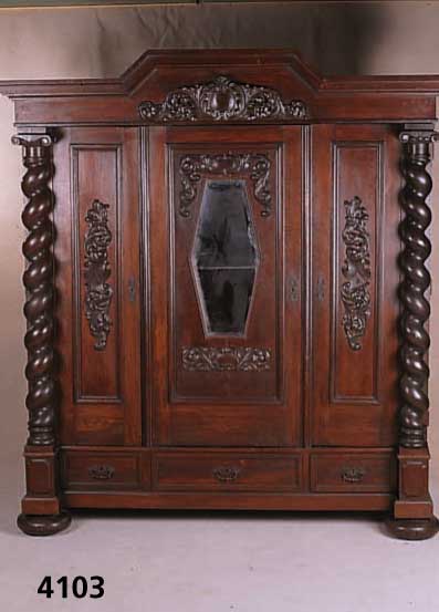 Dielenschrank, deutsch, um 1900, Korpus Weichholz, Eiche massiv, horizontal und verti- kal 3-fach gegliedert, ausladender Kopf, SÄulen gedreht, ...