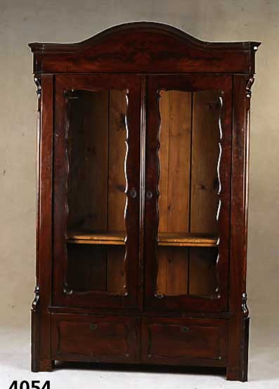 WÄsche- bzw. Vitrinenschrank, mitteldeutsch, um 1835/40, Korpus Weichholz, Pyramiden- mahagonifurnier gespiegelt, BrezelfÜllungen, Kanten ...