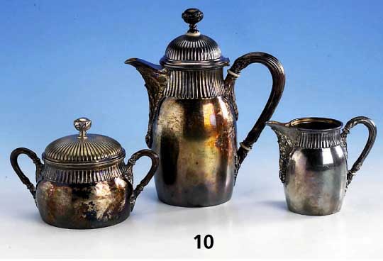 Kaffeekanne, Sahnegießer und Zuckerdose, deutsch, russ. Import um 1900, 830er Silber, klassizistisch, teilvergoldet, DÄmmringe Bein, zus. ca. ...