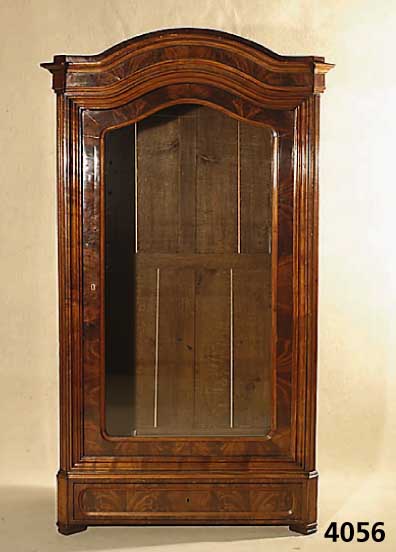 WÄscheschrank, norddeutsch, um 1880/90, GrÜnderzeit, Korpus Eiche massiv, auf Rahmen gearbeitet, Front mittig mit alter Verglasung, Kopf ...
