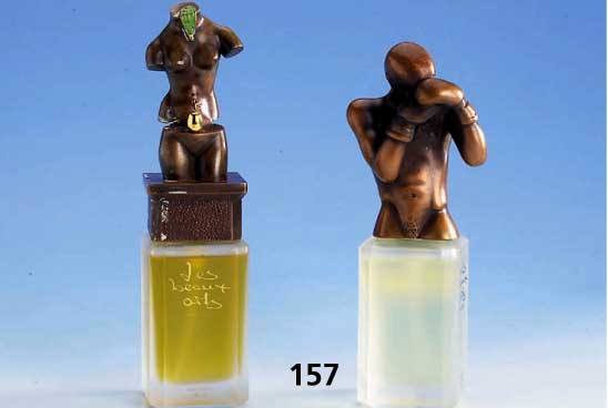 2 ParfÜmflakons, Bronze patiniert, 1 x "Clinch" Bruno Bruni 1997, Flakon nicht original; 1 x "Space Venus" nach Salvador ...
