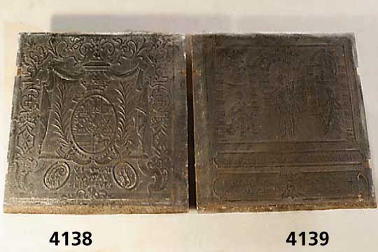 Ofenplatte, deutsch, 18. Jhd., Szenen aus dem Alten Testament, 3 Figuren, Nieschendar- stellung, lt. beistehender ErklÄrung bezieht sich die ...