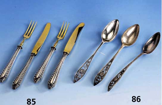 Dessert- bzw. Obstbesteck fÜr 12 Personen, deutsch um 1910, Griffe Silber (gefÜllt), Gebr.-Teile Metall vergoldet, in orig. Etui Juwelier ...