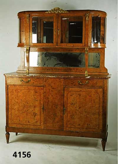 Aufsatzbuffet, Frankreich, um 1900/10, Korpus Weichholz, Ahornaugenfurnier, Oberteil reich verglast und verspiegelt, Messinbe- schlÄge, ...