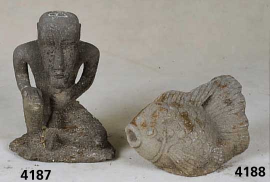 Figur aus dem Ahnenkult, wohl Bali/Indonesien, asymetrische Anordnung, stiltypische Haltung, ca. 45x34x23 cm